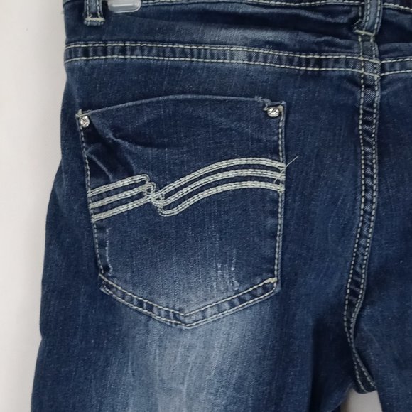 Red Rivet White Washed Ripped Capri's Size 11 - Picture 7 of 11